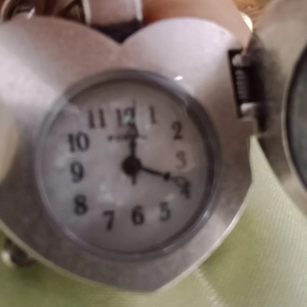 Key Ring Watch Locket - Picture 4 of 6